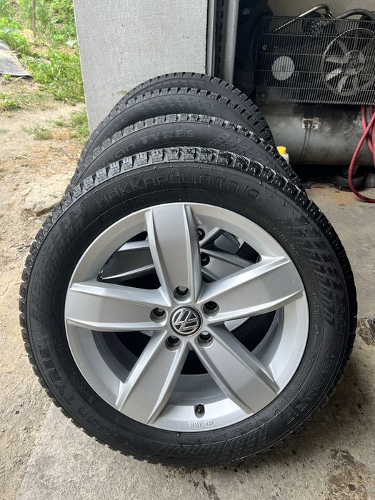Диски Volkswagen R17 5x112 ET38 з резиною в гарному стані.