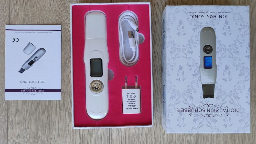 Urządzenie do peelingu kawitacyjnego - Digital skin scrubber