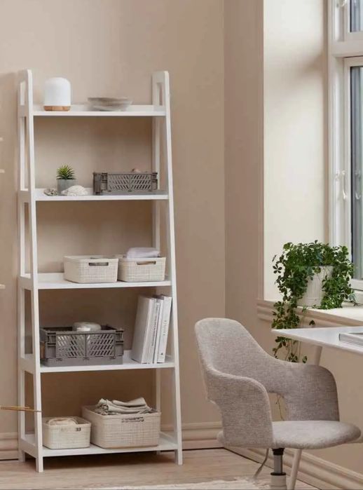 Regał HERNING Jysk 
Detale do sprawdzenia tutaj:

https://jysk.pl/prze