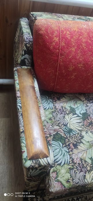 Диван після реставрації