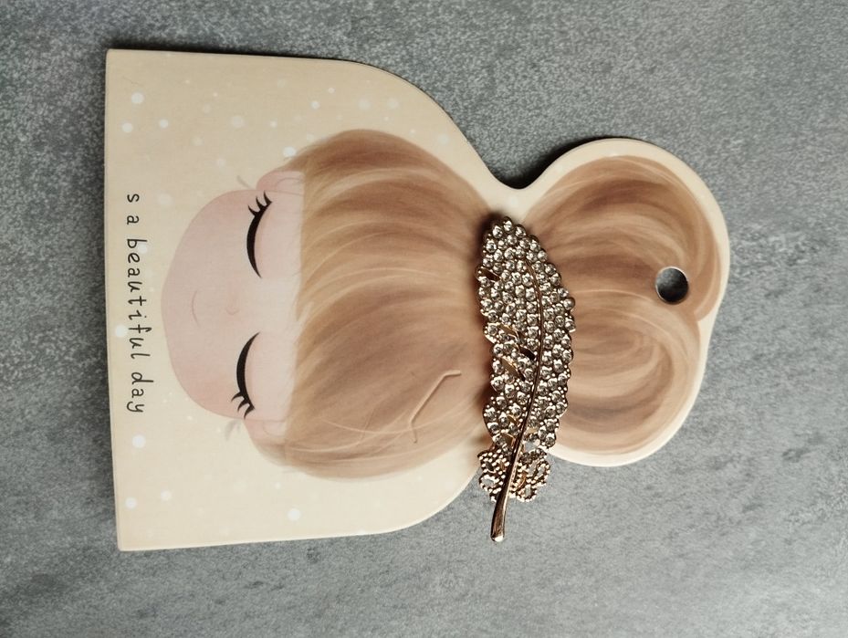 Złota spinka pióro piórko cyrkonie kryształki Żabka