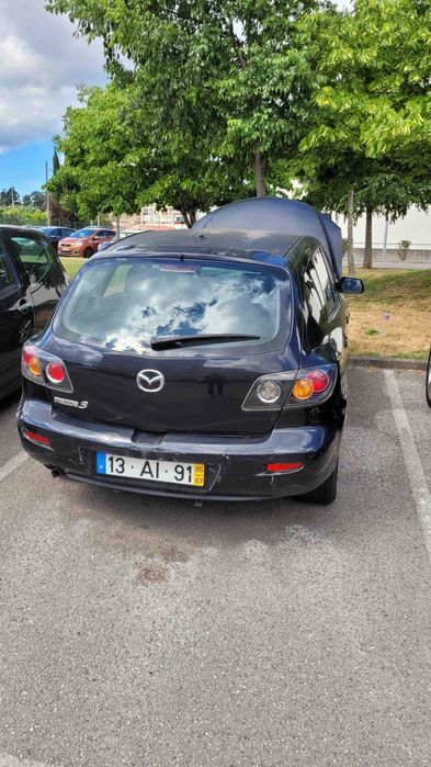 Mazda 3 acidentado