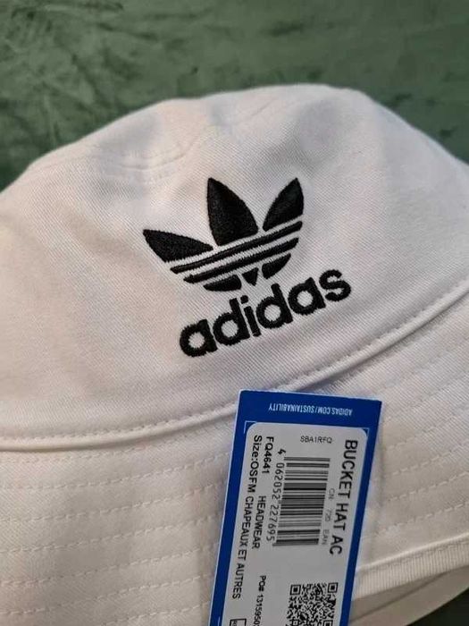 Nowa biała czapka Adidas