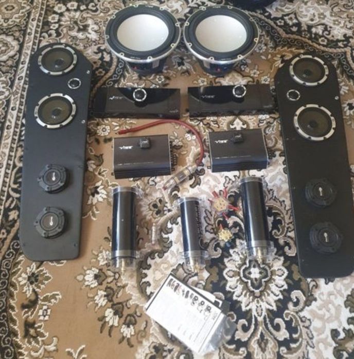 Музика в авто.   3 кв.  Комплектом