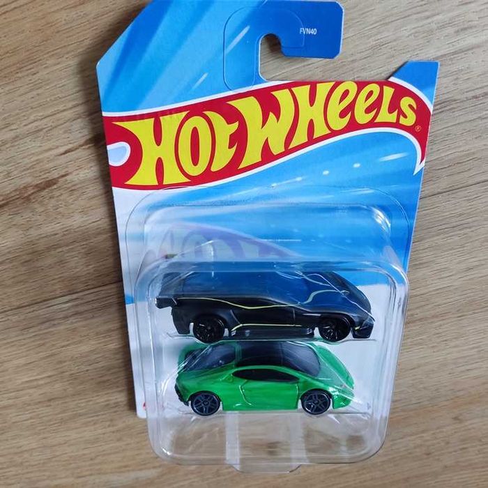 Hot Wheels pack Aston Martin Vulcan + Lamborghini Huracan