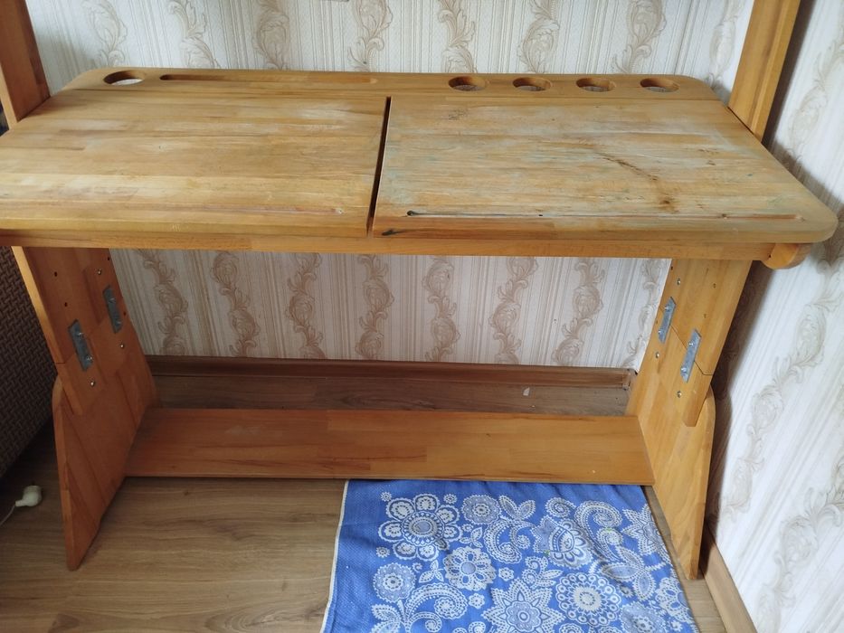 Дитяча парта з дерева