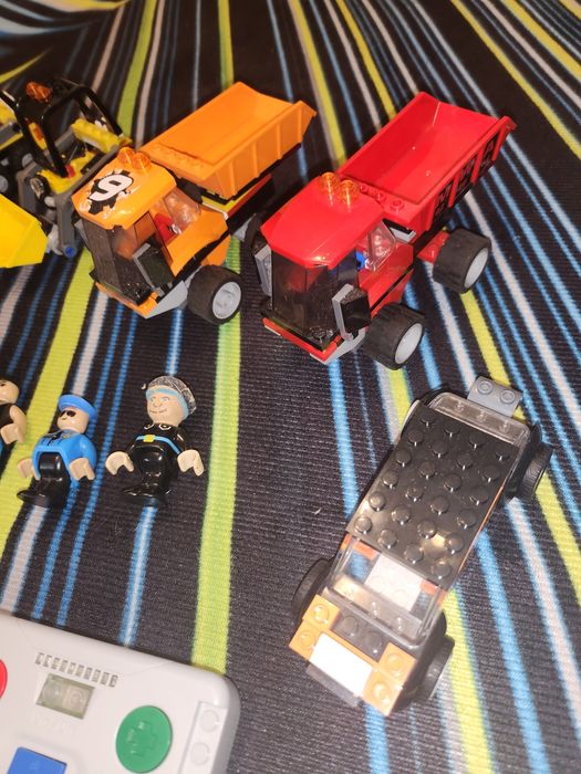 Klocki Playtive pociąg towarowy na pilota ,tory  , plus Lego pojazdy