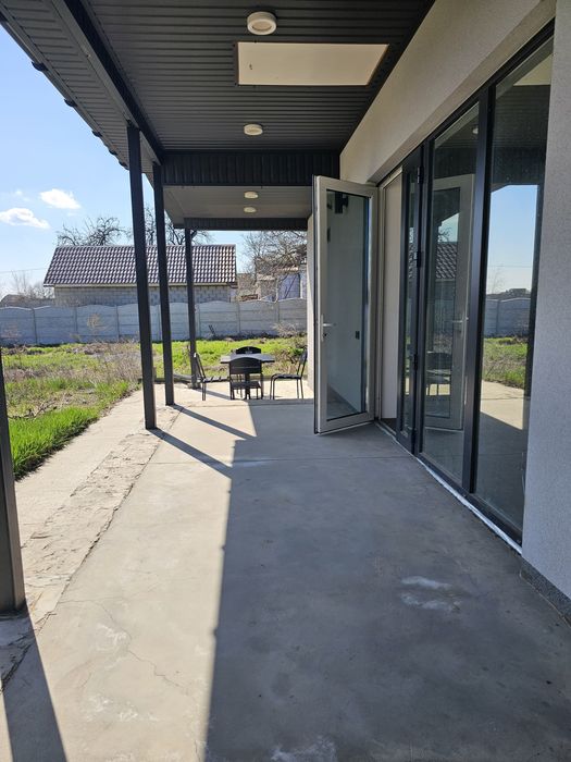 Продам новый дом с ремонтом  в с.Обуховка (100 м.до леса)