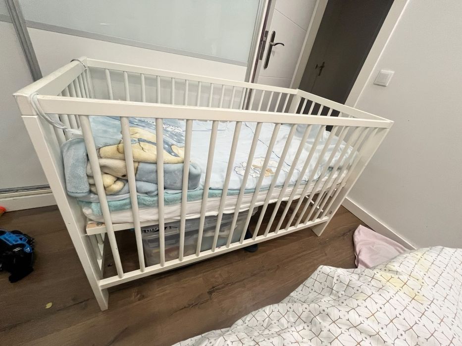 Cama de bebe, junto com calchão
