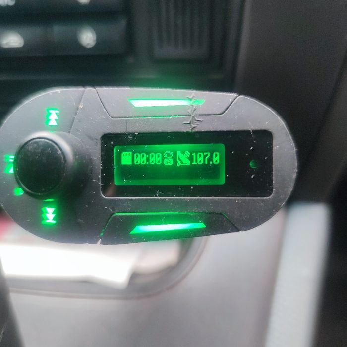 Тюнер в авто fm  блютуз