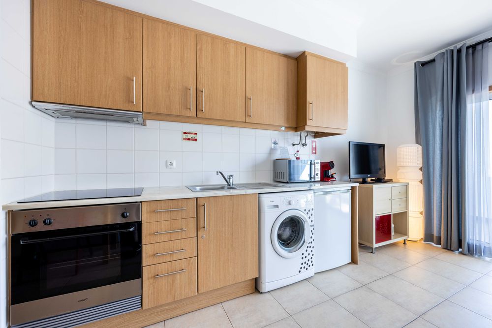 Estúdio T0 férias Portimão - Ar Condicionado, Piscina, Roupas, WIFI, TV Cabo, junto ao Continente