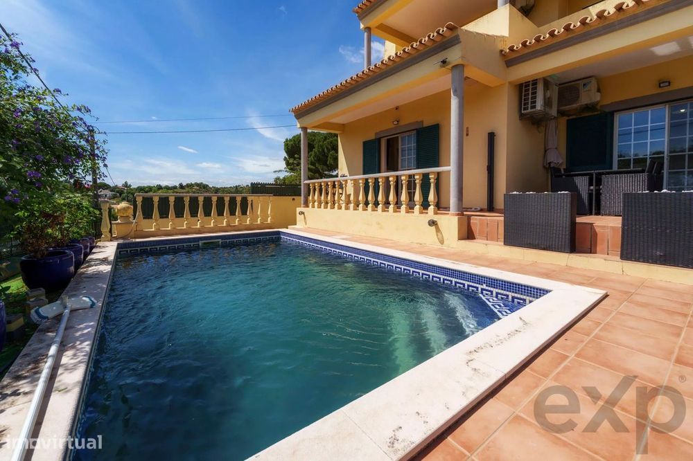 Fantástica moradia de charme com 4 quartos,  jardim e piscina nos arre