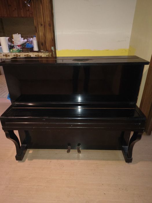 Pianino Legnica czarne