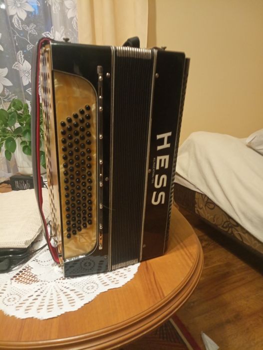 Akordeon HESS 80 basów.