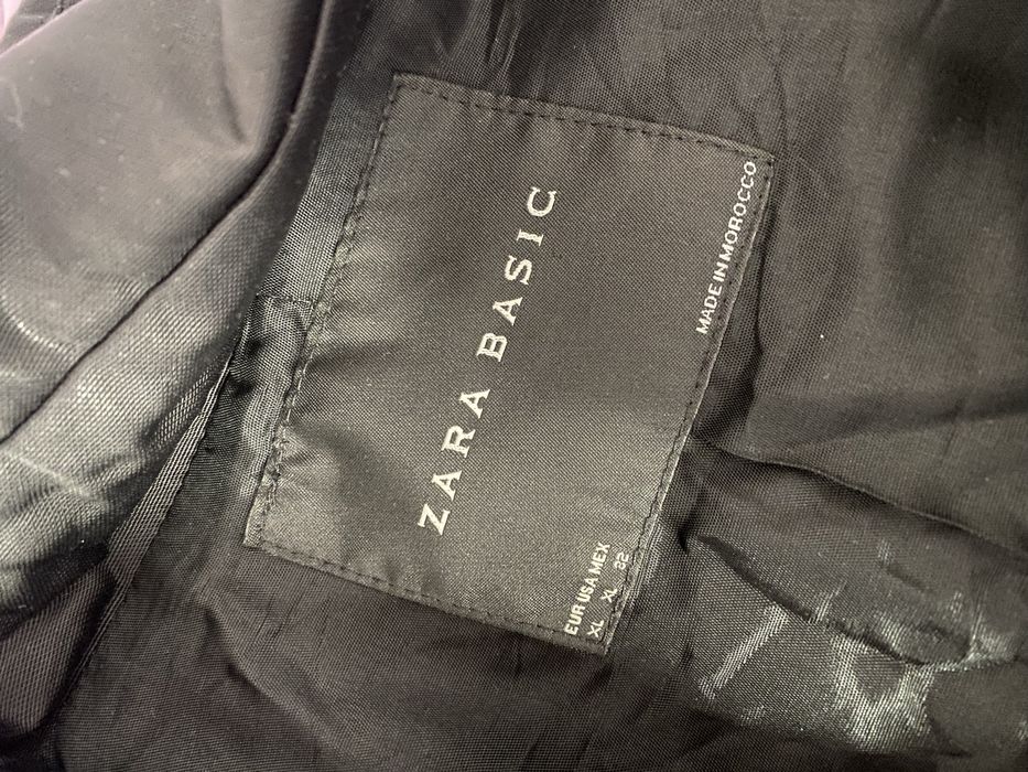 Gabardina preta Zara