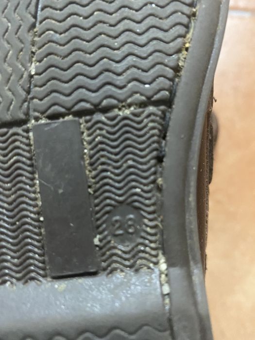Mocassins castanhos velcro tam 28