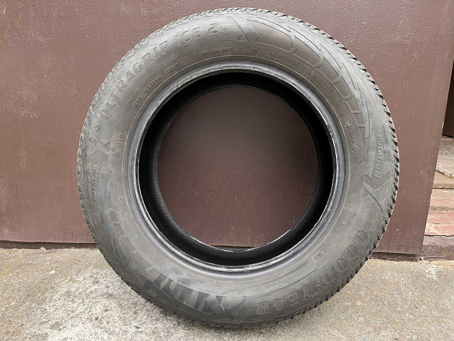 215/65R16 Goodyear Ultragrip Ice 2