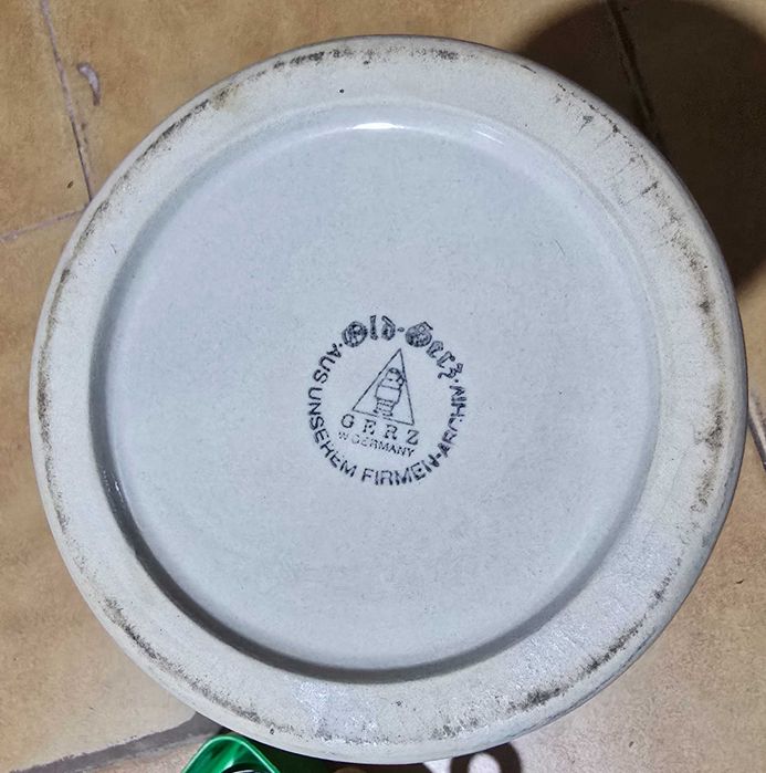 Dispensadores de bebidas e caneca