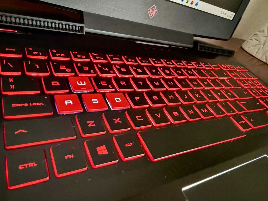 OMEN 15-ce0xx|15.6"FHD|i7-7700HQ|16G Ram|Ssd 256Gb+1TB HDD|GTX1060 6Gb