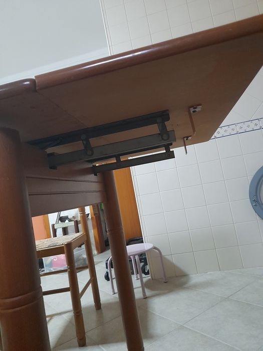 Mesa de cozinha extensível com 4 cadeiras