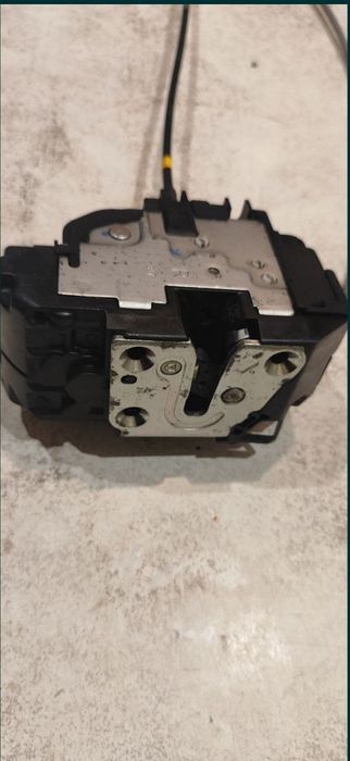 Замок двери передней правой Nissan Note E11