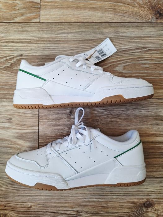 Nowe Adidas 42 team court2 białe