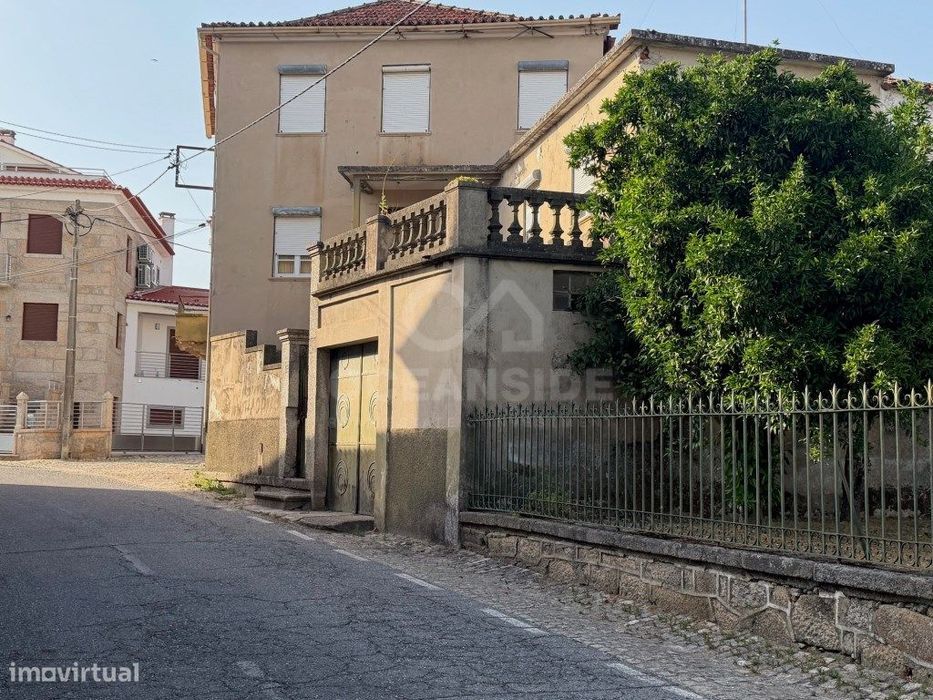 Moradia independente com 500 m2 de construção e terreno com 10.000 m2