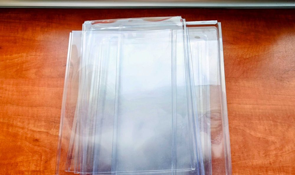 Palet na monety, plus kapsle, plus osłonki na palety.