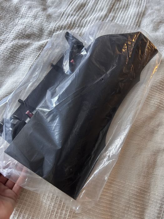 Peça para porta luvas Toyota Yaris