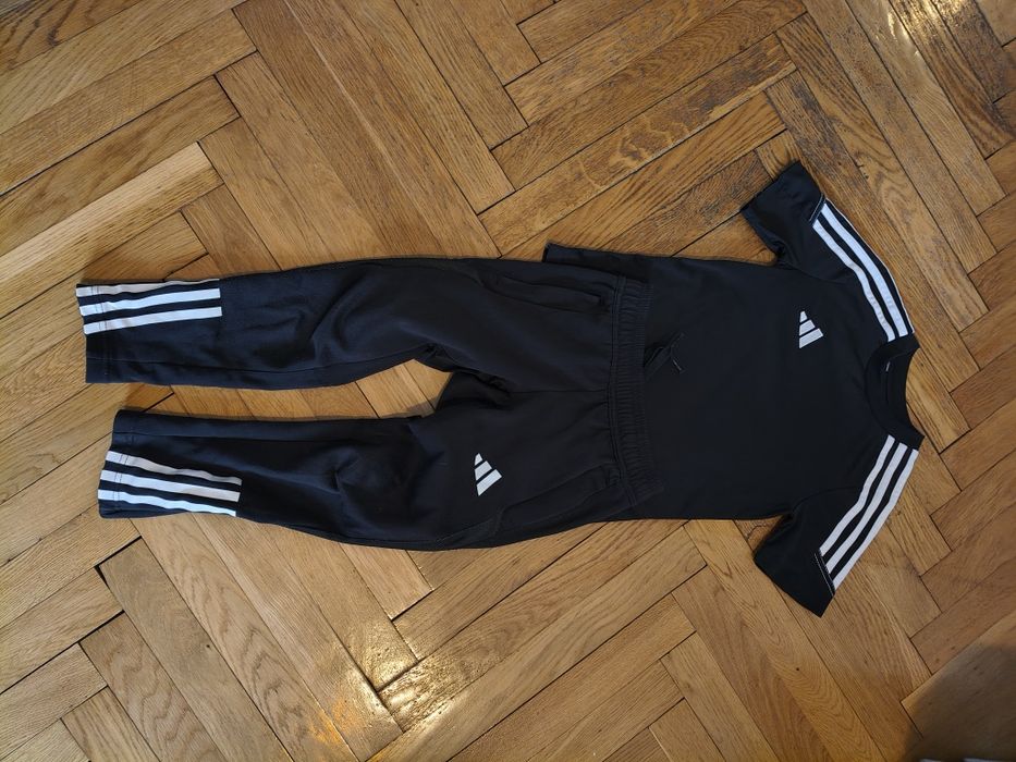 Strój sportowy Adidas dla chłopca na 116 cm