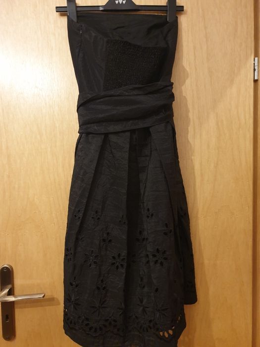 Mała czarna Sukienka rozkloszowana na bal, imprezę 38