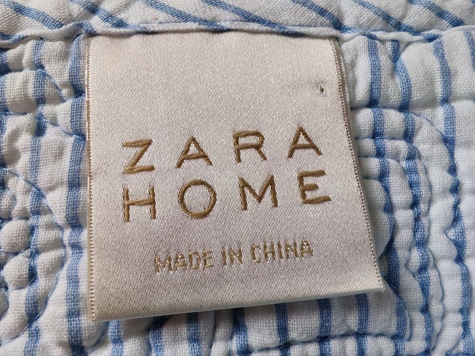 Colcha reversível em azul para berço