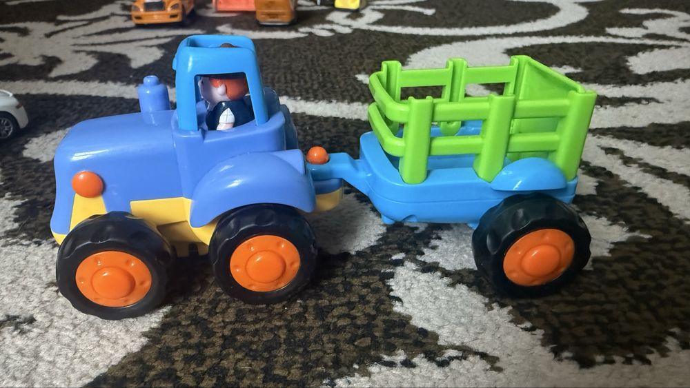 Трактор з причепом трактор с прицепом Hola