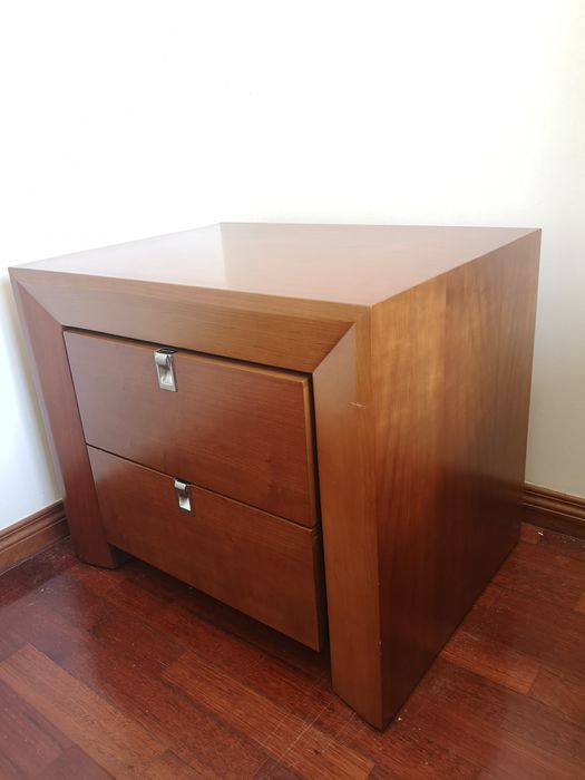 Duas Mesas de cabeceira em cerejeira