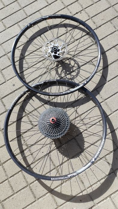 Zestaw kół rowerowych 29" 15x100 i 12x142 bontrager Elite trl
