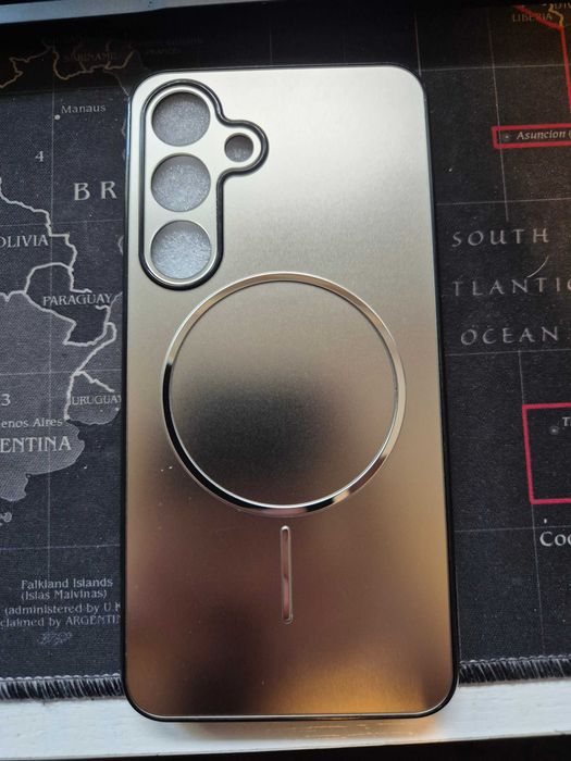 Nowe etui do Samsung Galaxy S24  magnetyczne