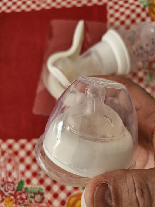 Manual breast pump63825545498371122