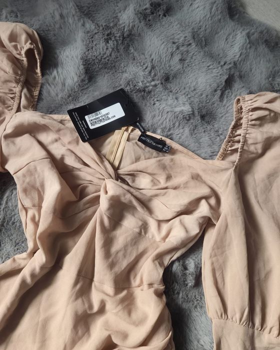 Sukienka beżowa marszczona mini bufki nude glamour