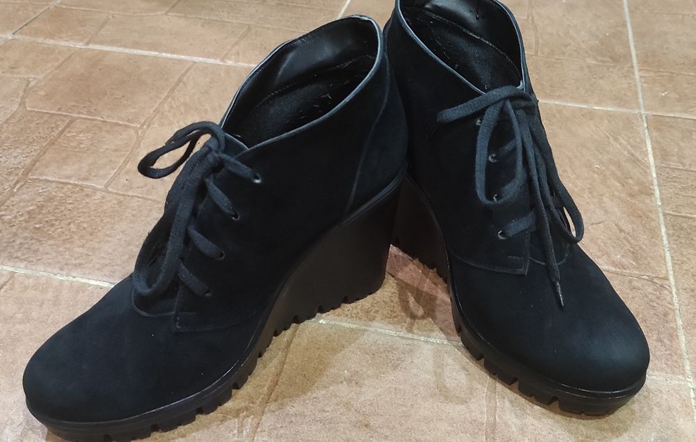 Ботинки замша демисезонные.