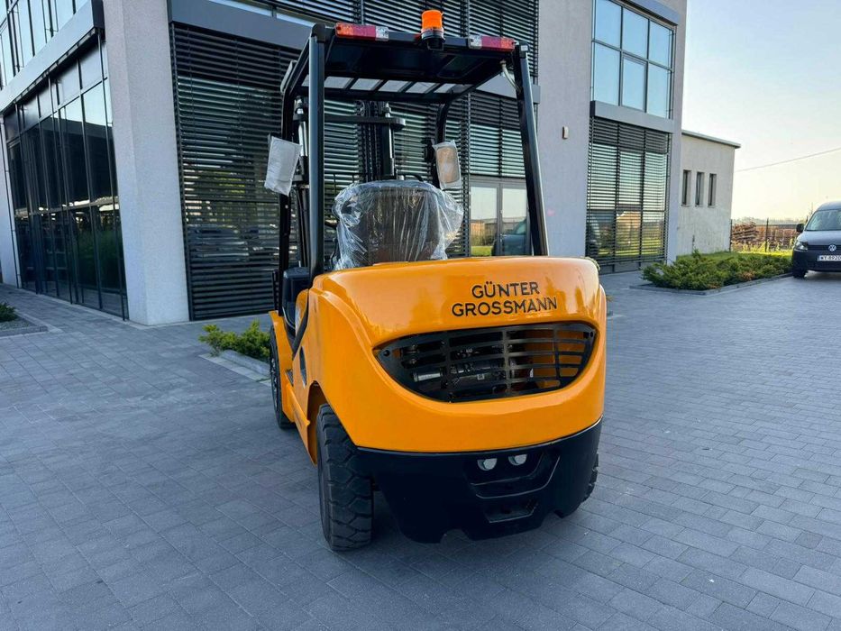 Seria JNowy wózek widłowy Gunter Grossmann silnik Hyundai 3T.