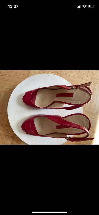 Sandały na platformie Zara