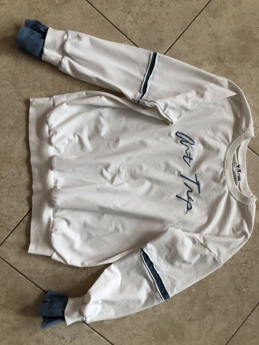 свитшот белый с джинсовыми вставками