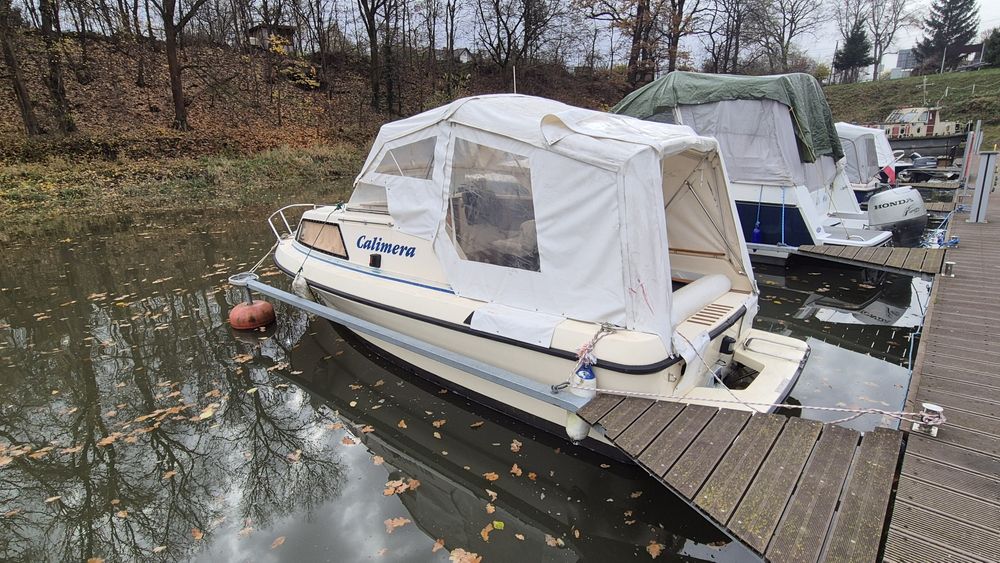 Łódź łódka yacht motorówka cranchi holiday  sypialka przyczepa