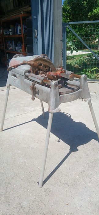 RIDGID 801 – Máquina de Roscar Tubos Profissional