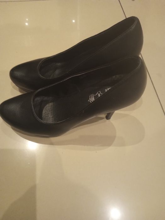 Buty damskie na obcasie Jezzi r.39