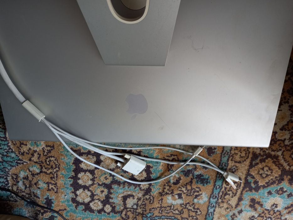 Монитор Apple Cinema