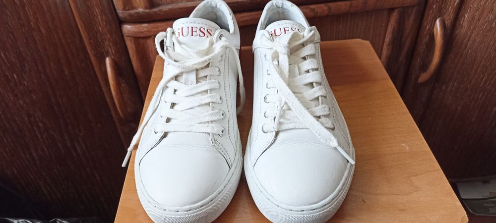 Кеды женские из натуральной кожи фирмы "Guess"
