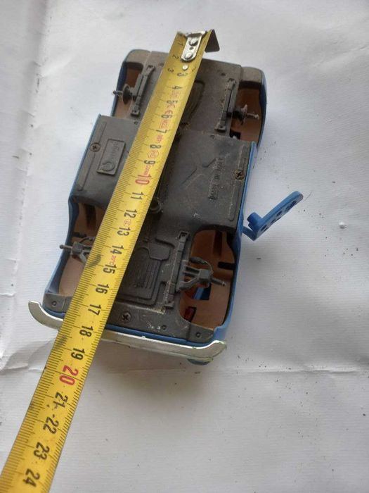 Brinquedo carro clássico descapotável