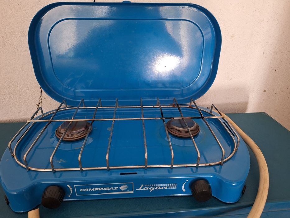 Vários elementos de campismo