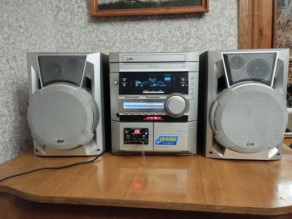 Музыкальный центр LG FFH- 879